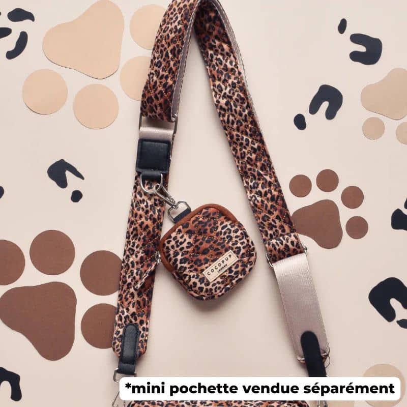 Détail de la anse pour le dog walking bag de la marque cocopup london - leopard matelassé