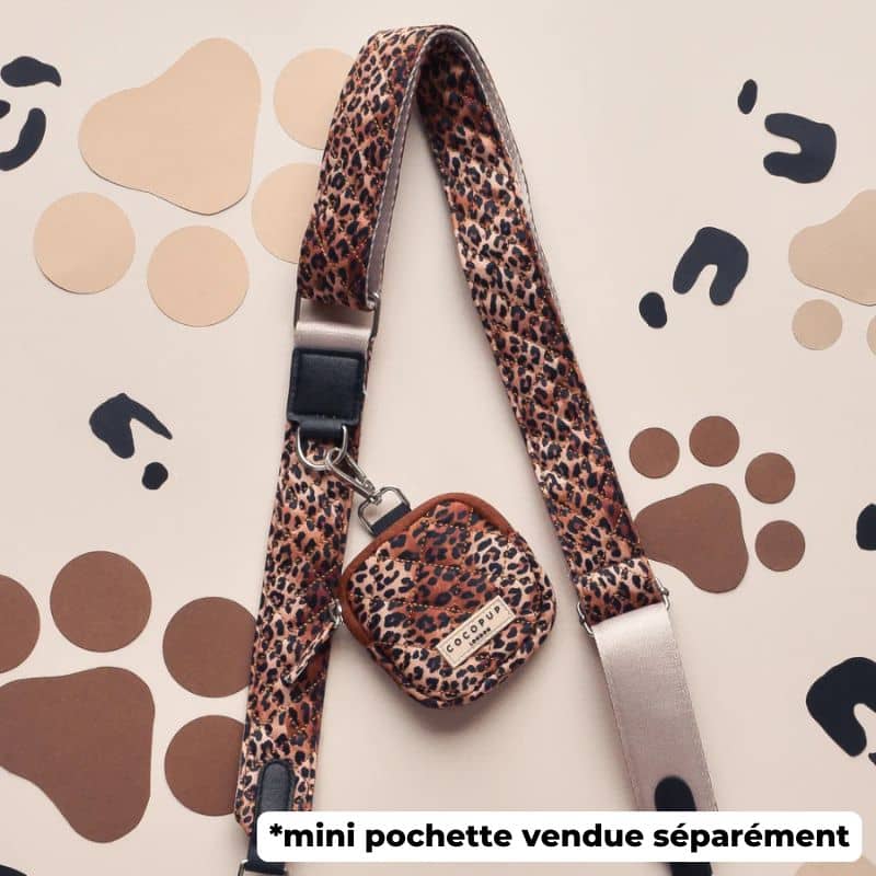 Pochette pour les friandises de chien en matelassé léopard quilted pup Cocopup London avec anse assortie