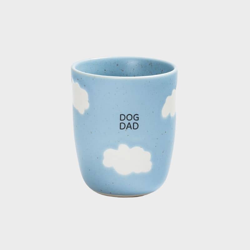 Tasse en grès céramique motif nuage bleu dog dad de Egg Back Home