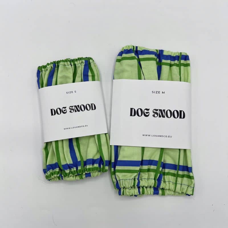 Packaging du snood pour chien en coton motif carreaux vert et bleu Lou & Co - protection des longues oreilles contre les épillets et l'humidité