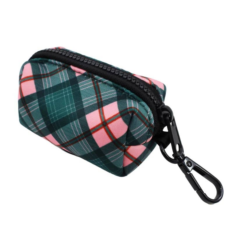 Détail du poop bag - distributeur de sa à déjection pour chien motif Patch plaid  de Pablo & Co - motif tendance