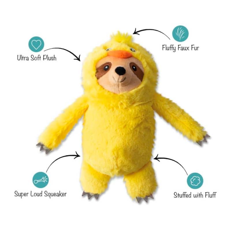 jouet peluche pour chien en forme de paresseux déguisé en poussin de paques "Chicks dig it Sloth" de la marque Fringe Pet Shop